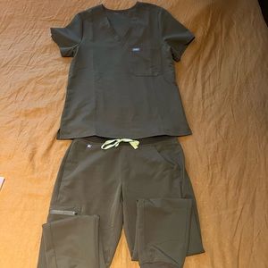 FIGS scrubs women’s